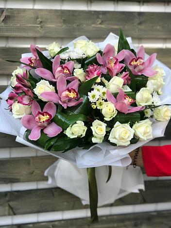 Букет цветов из: Розы и Хризантемы в Дубовке