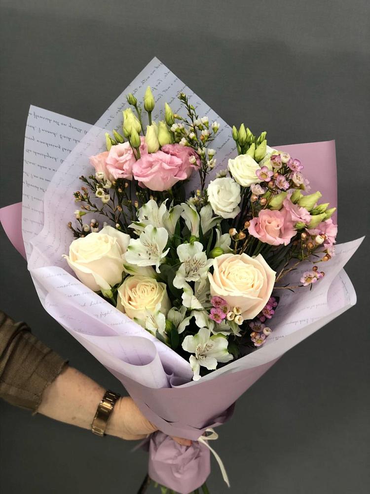 Букет цветов из: Альстромерии, Розы и Лизиантусы в Дубовке