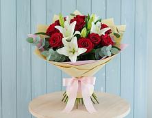 Букет цветов из:  Лилии и Розы в Дубовке