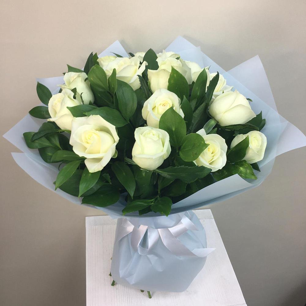 Букет 15 Белых роз Проуд в Дубовке