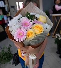 Букет цветов из:  Герберы, Розы и Хризантемы в Дубовке