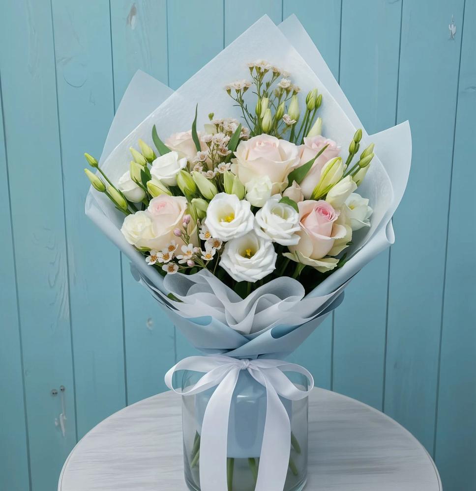 Букет цветов из: Розы и Лизиантусы в Дубовке