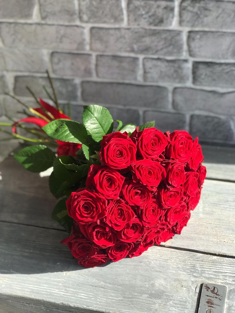 Букет Красные розы Фридом в Дубовке
