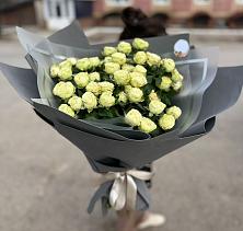 Букет Белые кустовые розы Солинеро в Дубовке
