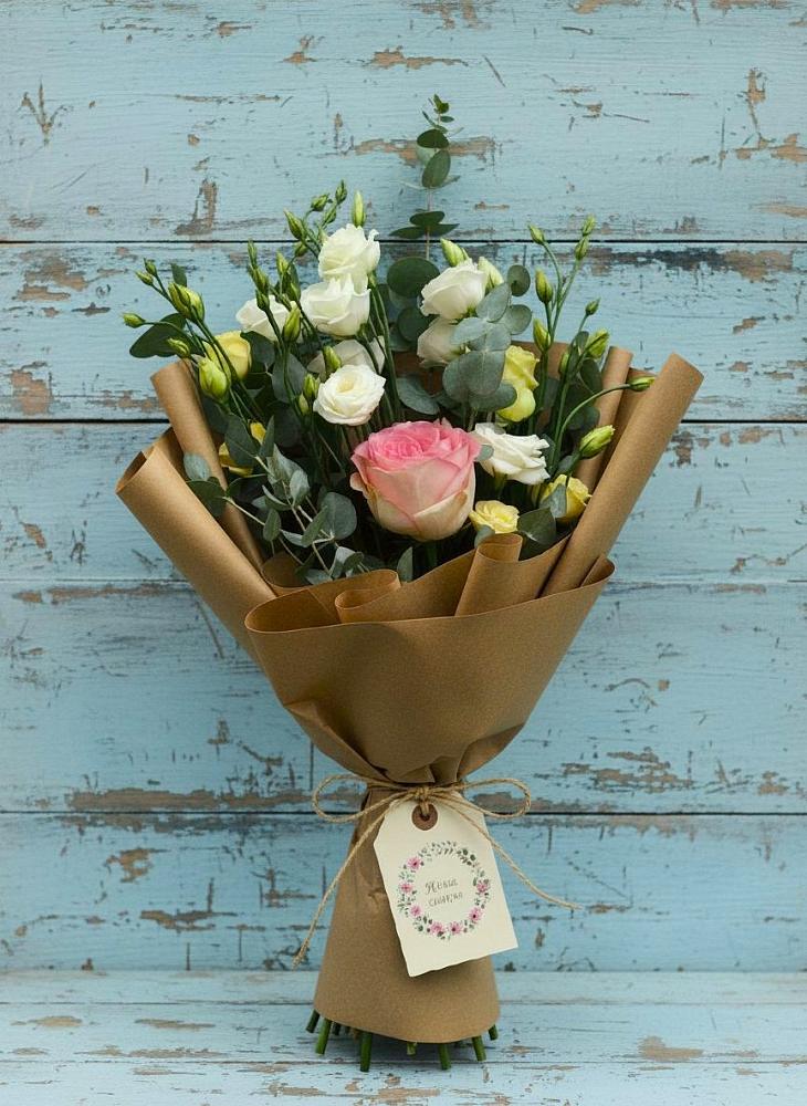 Букет цветов из: Розы и Лизиантусы в Дубовке