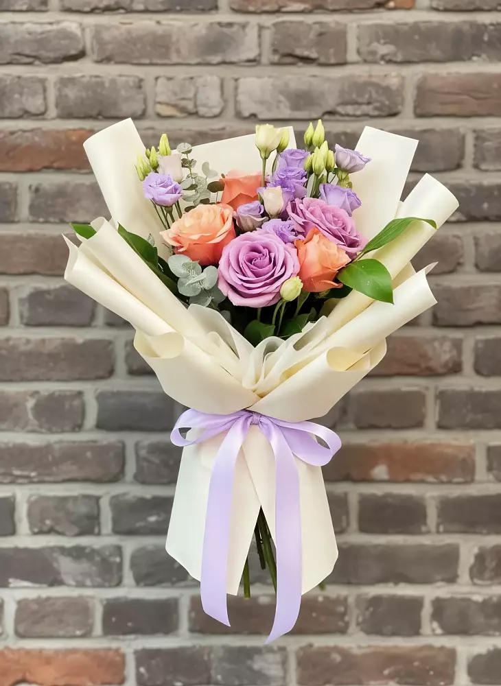 Букет цветов из: Лизиантусы и Розы в Дубовке