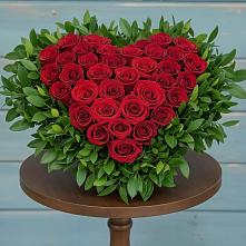 Цветочная композиция из Розы в виде сердца в Дубовке