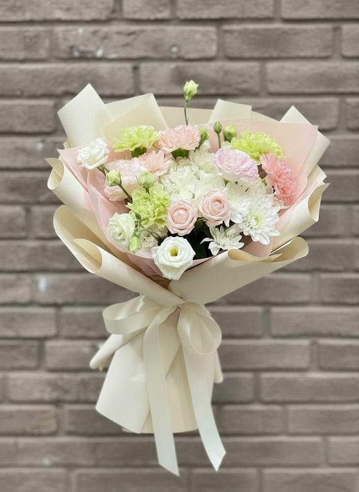 Букет цветов из: Гвоздики, Розы, Лизиантусы и Хризантемы в Дубовке