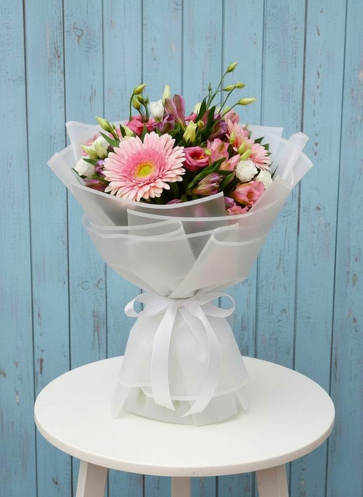 Букет цветов из: Герберы, Альстромерии и Лизиантусы в Дубовке