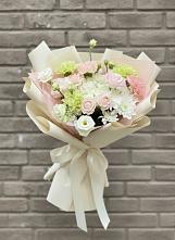 Букет цветов из:  Гвоздики, Розы, Лизиантусы и Хризантемы в Дубовке