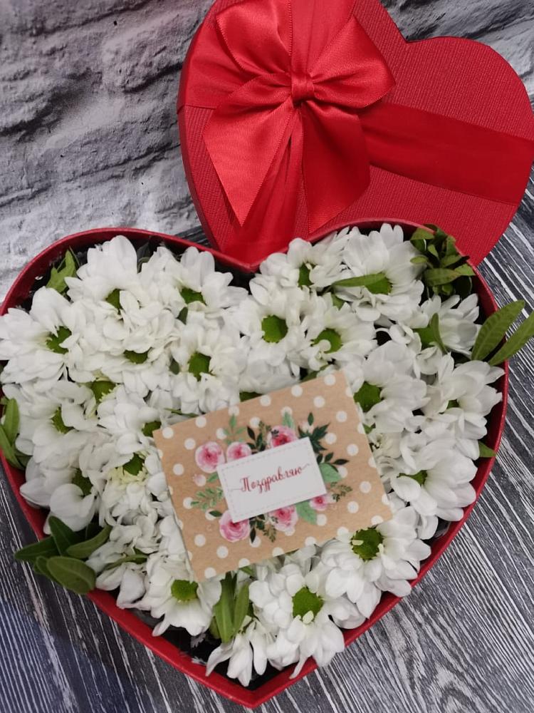 Цветочная композиция из Хризантемы в виде сердца в Дубовке