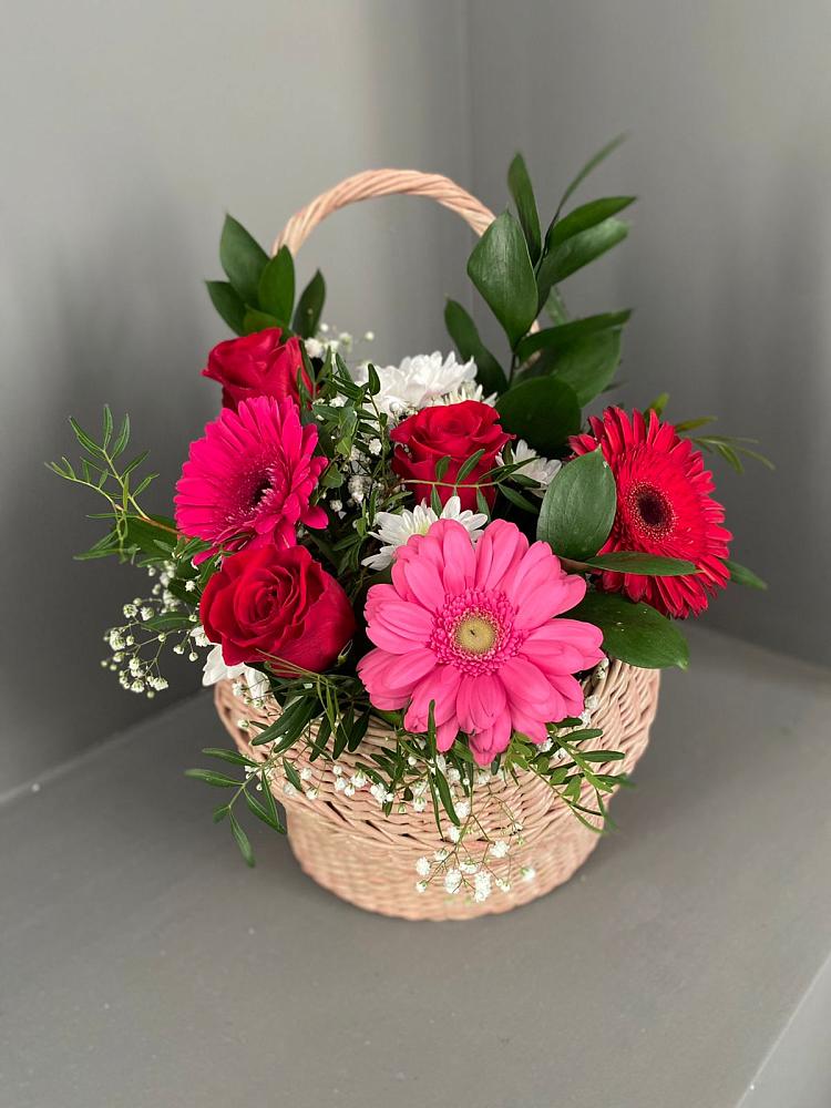 Цветочная композиция из Розы, Хризантемы и Герберы в корзине в Дубовке