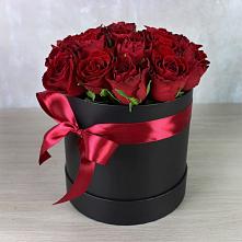 Цветочная композиция из Розы в шляпной коробке в Дубовке