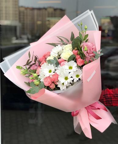 Букет цветов из: Розы, Лизиантусы и Хризантемы в Дубовке