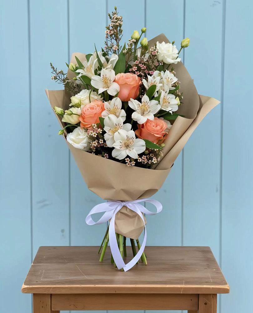 Букет цветов из: Альстромерии, Лизиантусы, Розы и Хризантемы в Дубовке
