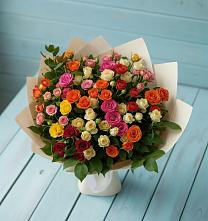 Букет Микс из разноцветных кустовых роз в Дубовке